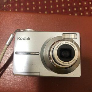 Kodak Easy Share C513 5.0mp Digital camera(, I don't know if it works